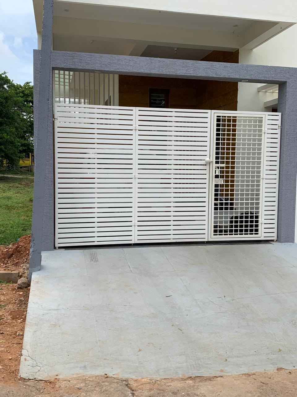 Gate
